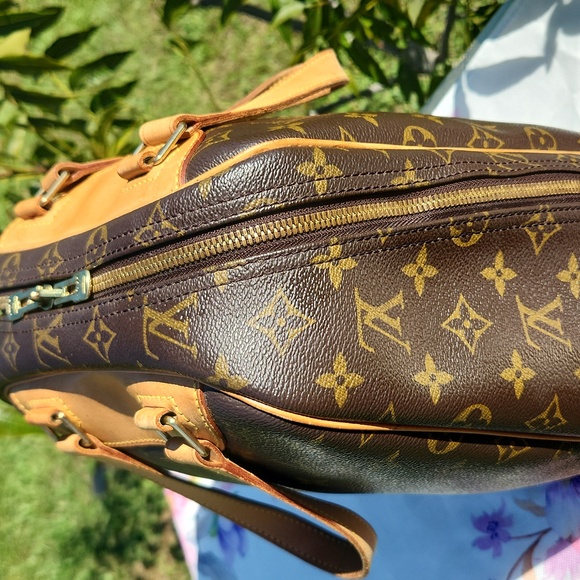 `ღ´- ♥ -`EXCELLENT CONDITION Authentic Louis Vuitton Excursion Bag `ღ´- ♥ -`ღ´-♥ - Picture 11 of 16